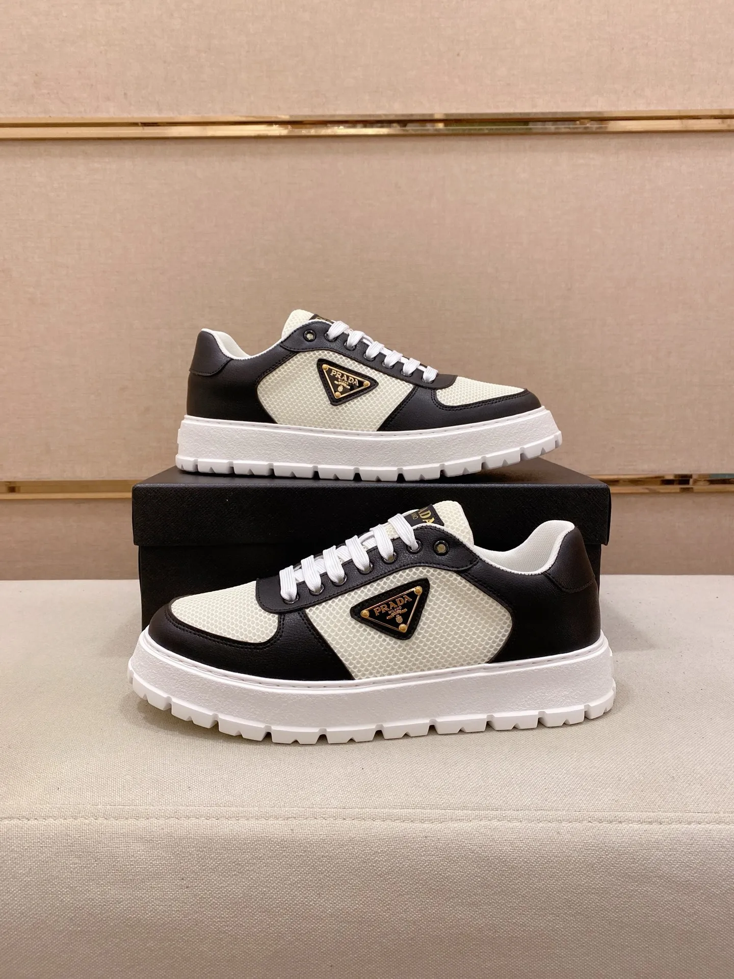 Men's men's shoes💰: 440💰[Prada～Prada] Trendy new styles are on the market. Same style as the official website. Counter quality. Original version. [Strong] [Strong] Imported selected first-layer cowhide. Comfortable and breathable sheepskin lining, fine workmanship, upper layer made of 100% pure cowhide, original last shape, comfortable on the feet, shoe sizes 38 to 44